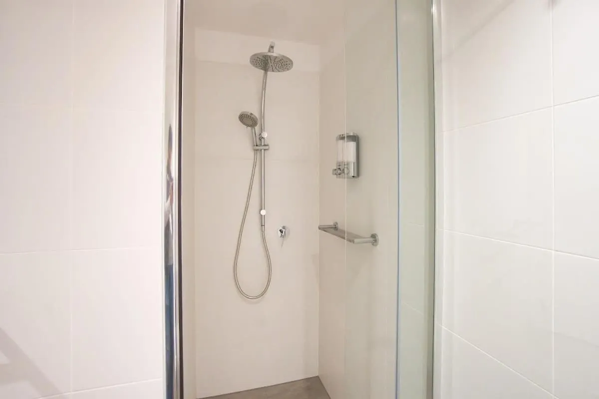 Luxury Cbd Escape - 1Br Apartment With Pool & Gym Adelaide 0*,  Australia