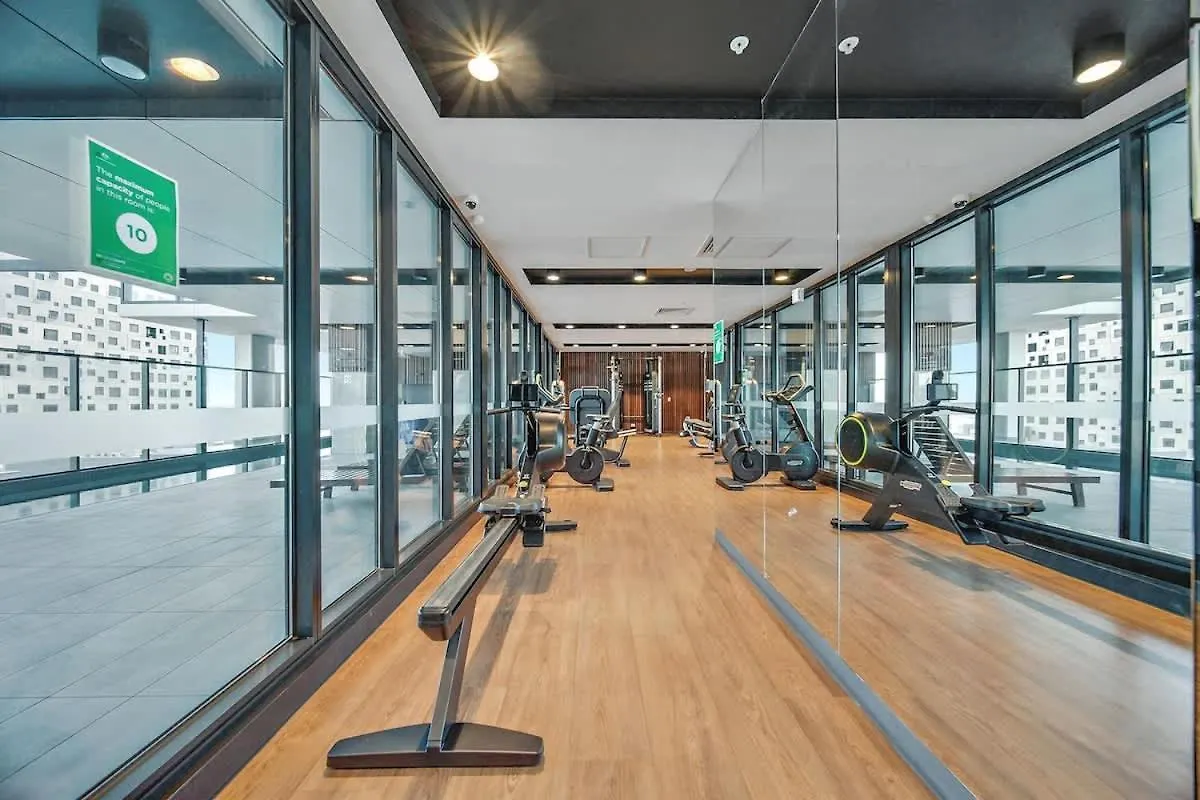 Luxury Cbd Escape - 1Br Apartment With Pool & Gym Adelaide Australia