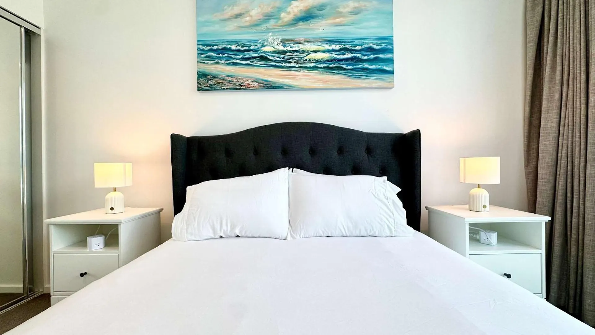 Luxury Cbd Escape - 1Br Apartment With Pool & Gym Adelaide