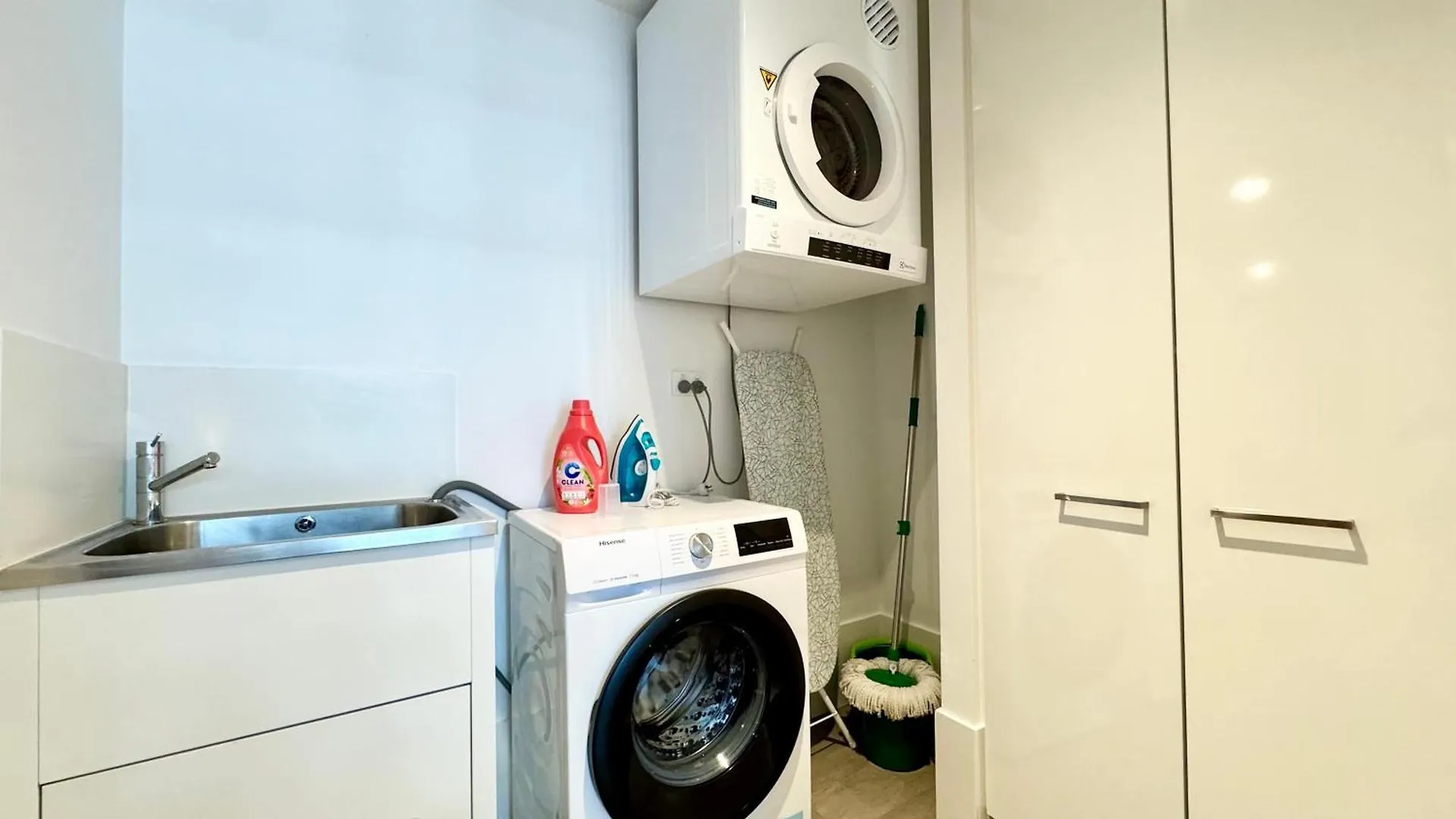 Luxury Cbd Escape - 1Br Apartment With Pool & Gym Adelaide