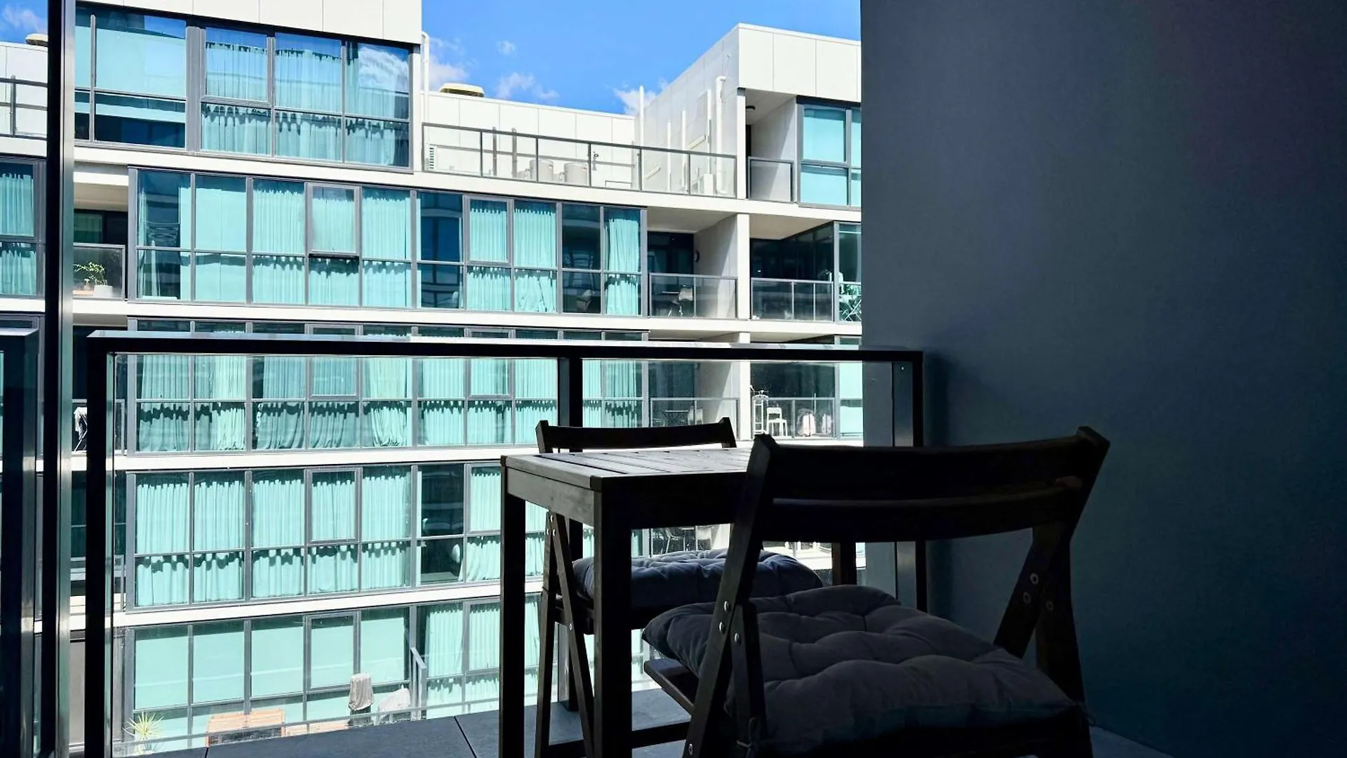 Luxury Cbd Escape - 1Br Apartment With Pool & Gym Adelaide
