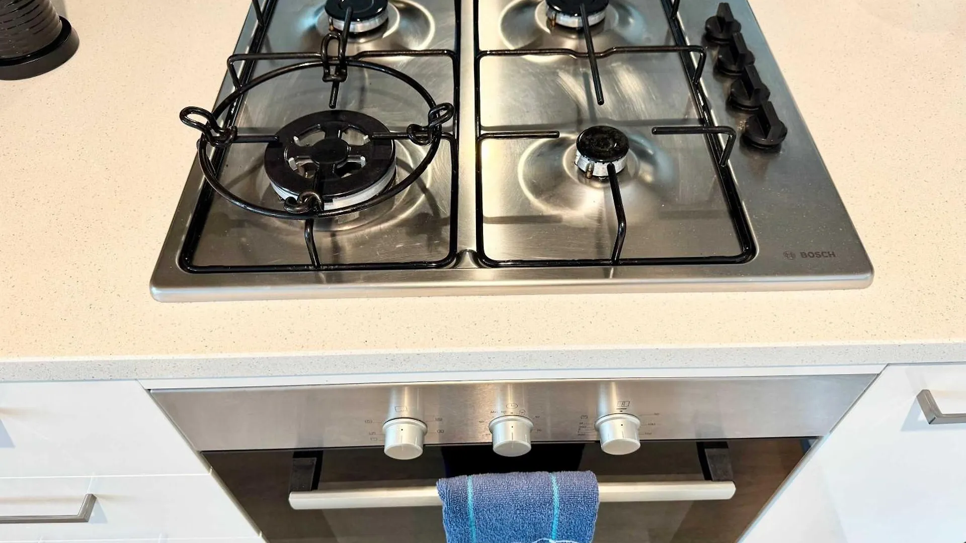 Luxury Cbd Escape - 1Br Apartment With Pool & Gym Adelaide