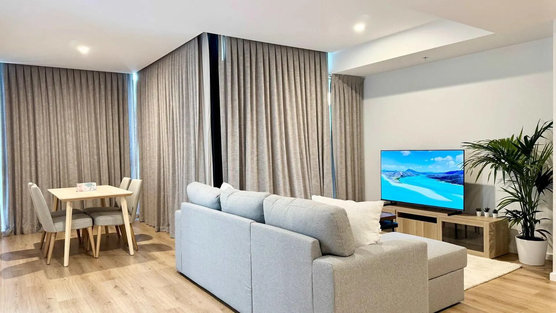 Luxury Cbd Escape - 1Br Apartment With Pool & Gym Adelaide 0*,