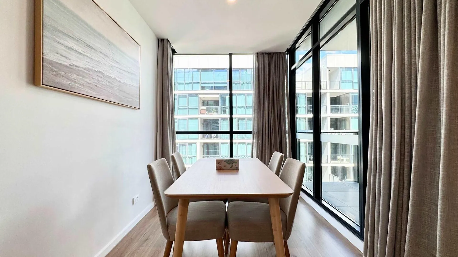 Luxury Cbd Escape - 1Br Apartment With Pool & Gym Adelaide Australia