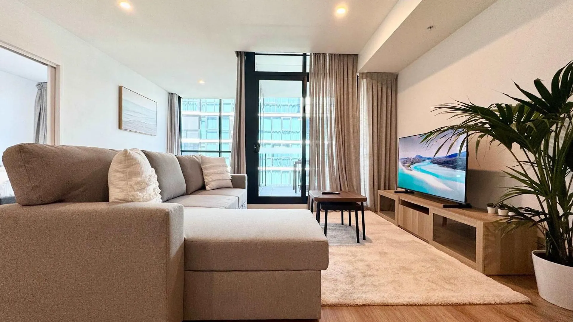 Luxury Cbd Escape - 1Br Apartment With Pool & Gym Adelaide